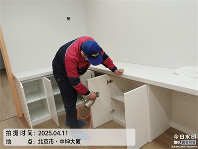 新車內為什麽會（huì）有刺（cì）鼻異味