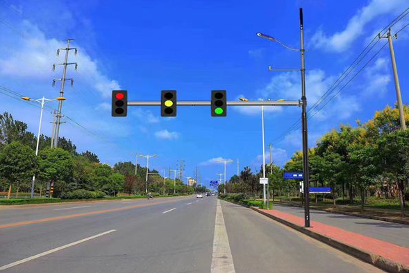 道路交通（tōng）信（xìn）號燈杆