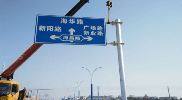 交通標誌牌下（xià）緣距離（lí）車道
